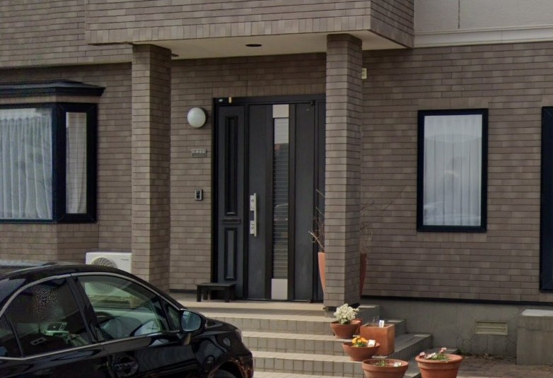 玄関ドア　工事（YKK）の施工前のイメージ