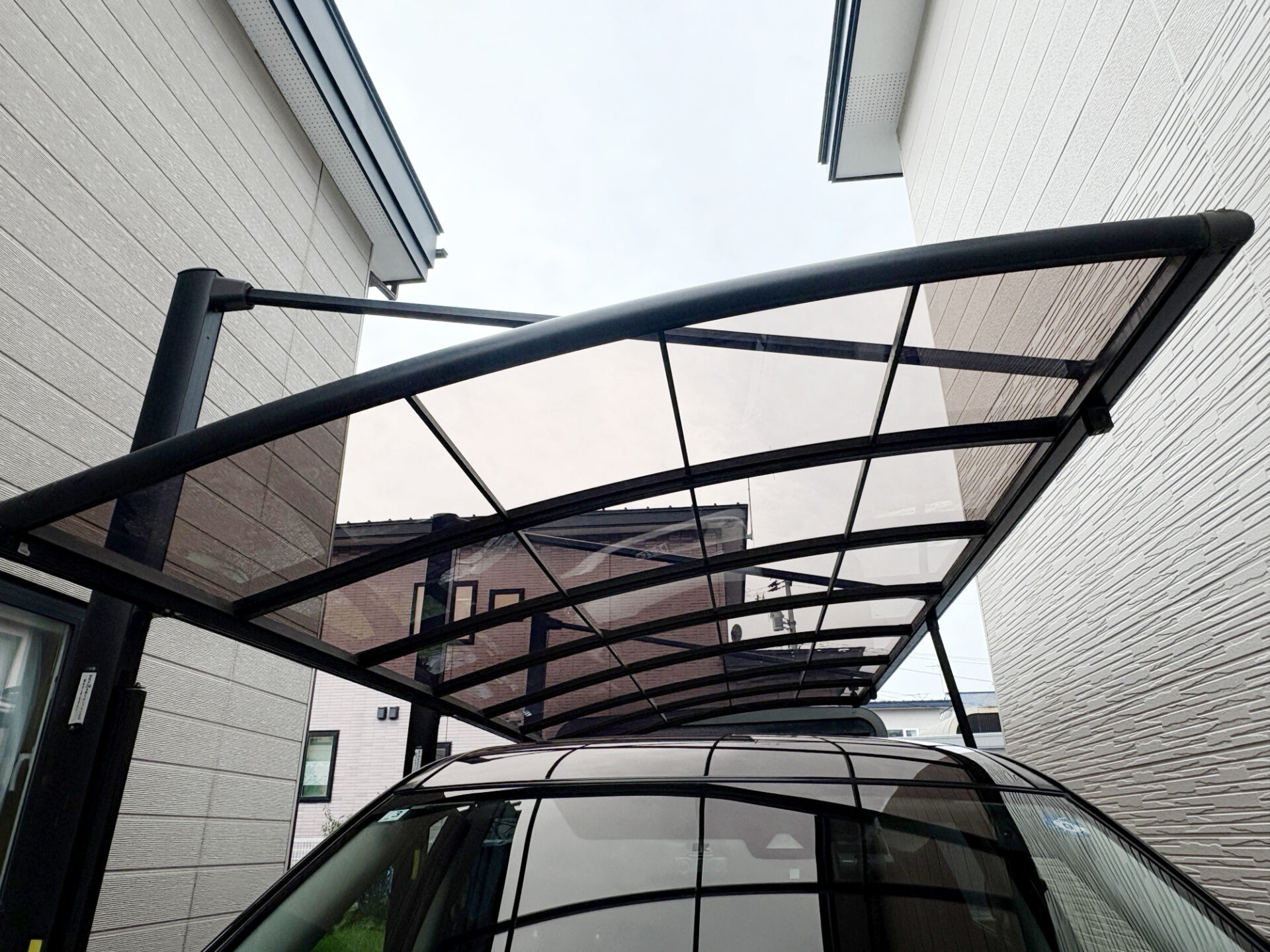 カーポートのアクリル屋根を交換の施工後のイメージ