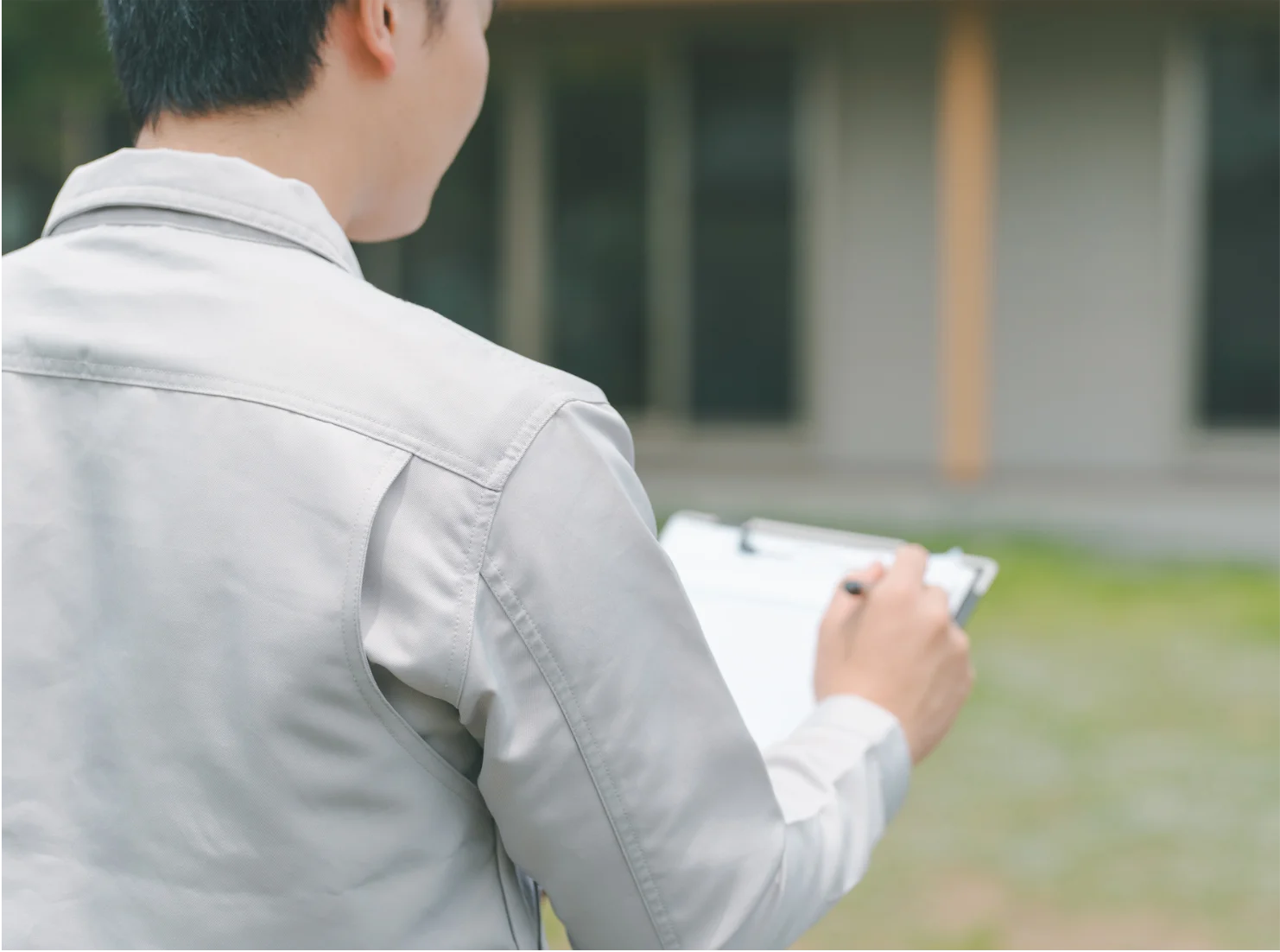 暮らしの土台を、<br>プロの目で選び抜く