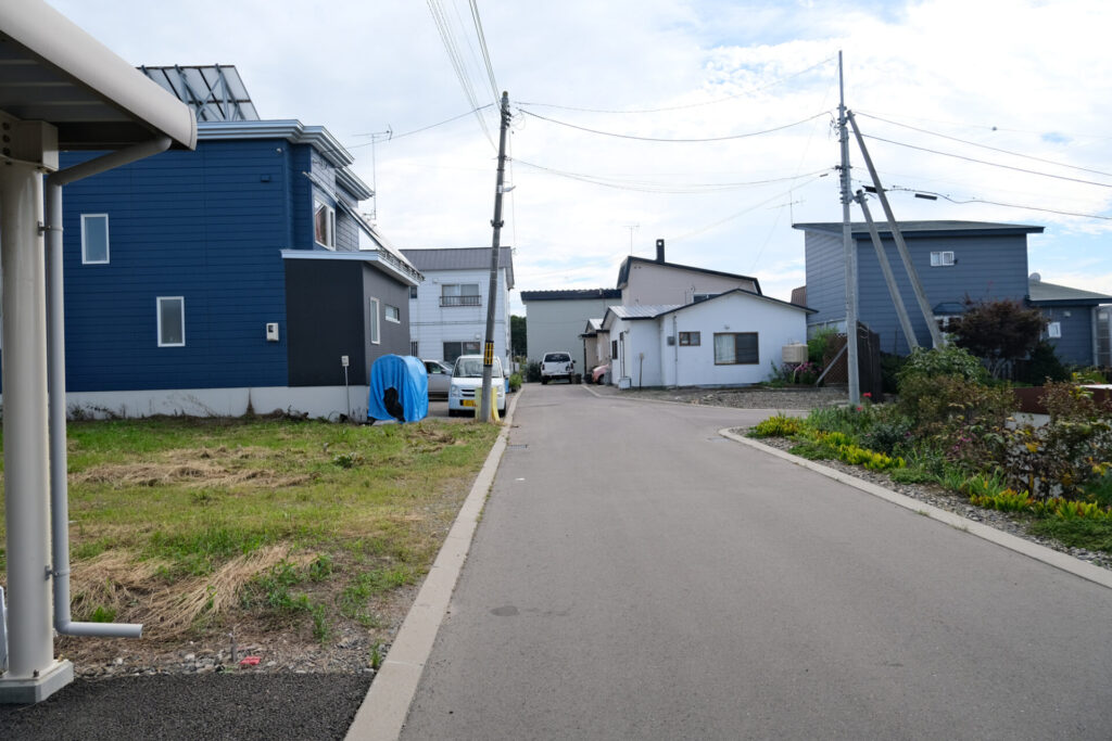 西側道路（南向き）