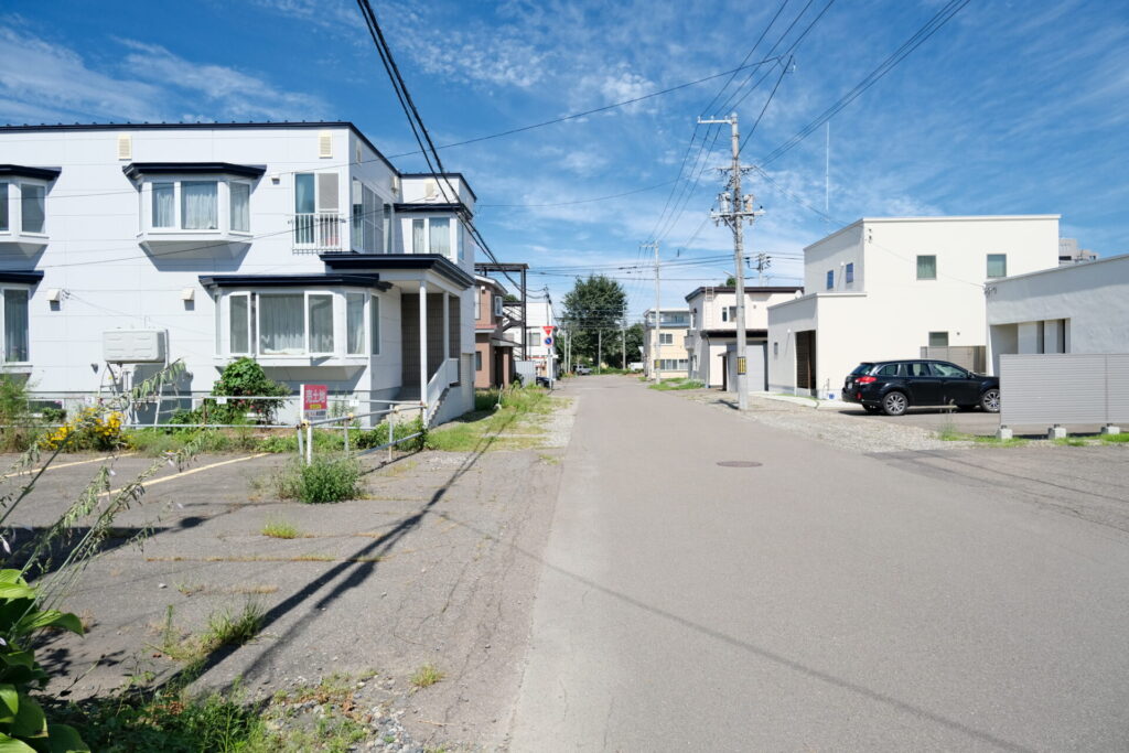 東側道路（北向き）