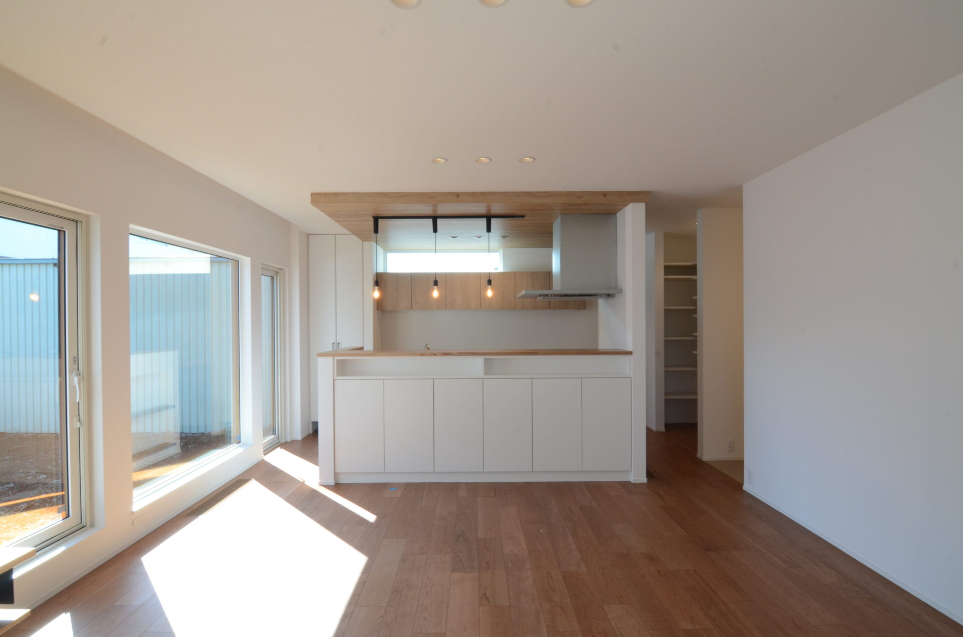 白と木目のナチュラルなお家